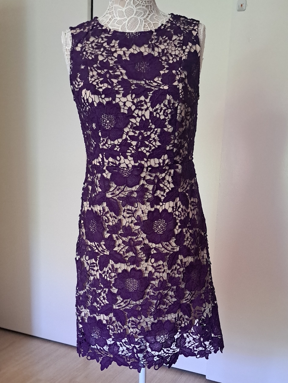 LABEL Elegant Floral Lace Sleeveless Mini Dress in Deep Purple
